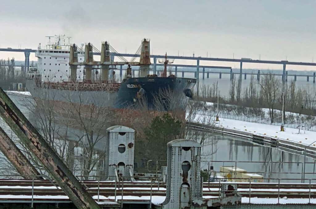 Credit to the SLSMC - The Helena G approaching St-Lambert lock on her downbound voyage on December 31st, 2021 at 12h30. She was the last ship of the 2021 commercial navigation season to have transited the Montreal-Lake Ontario section of the Seaway.